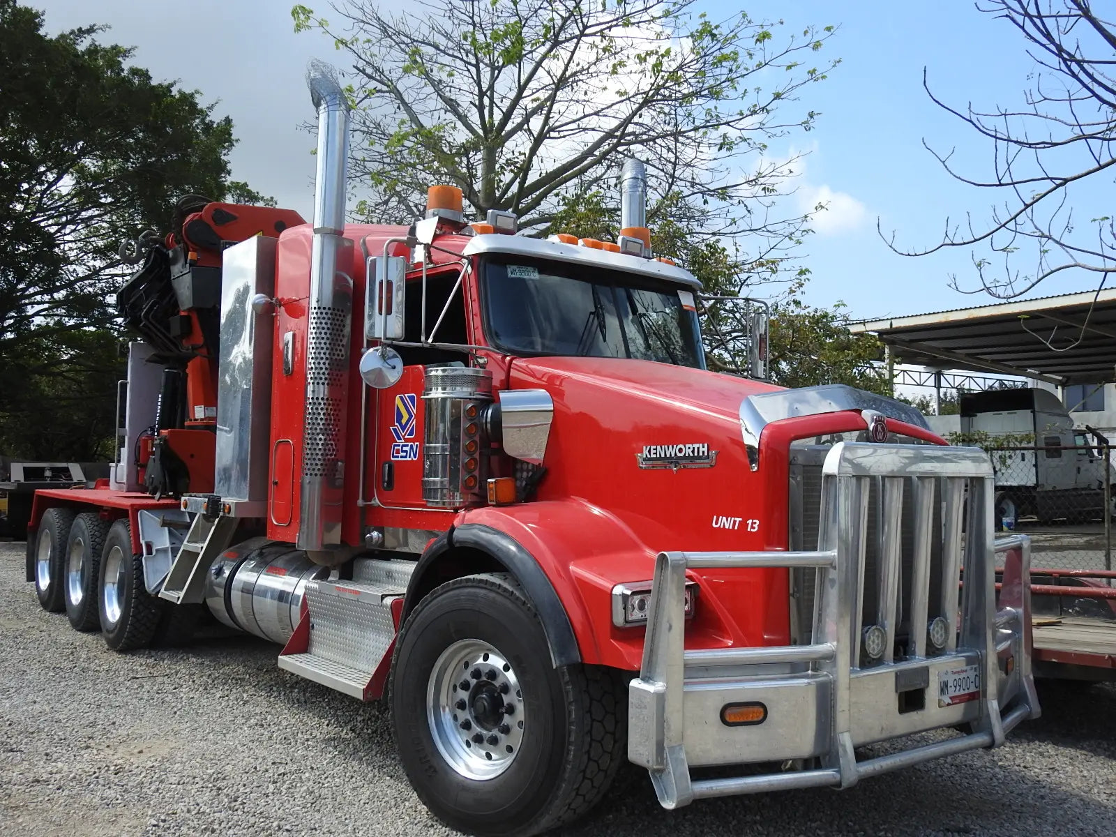 Kenworth con grúa articulada Palfinger · hasta 25 t